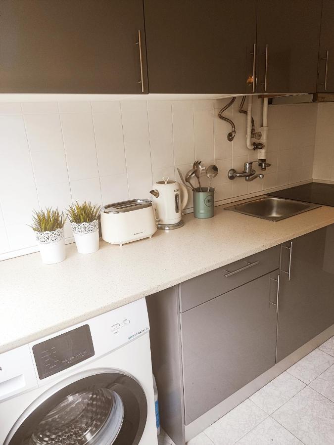 O. Li Apartment