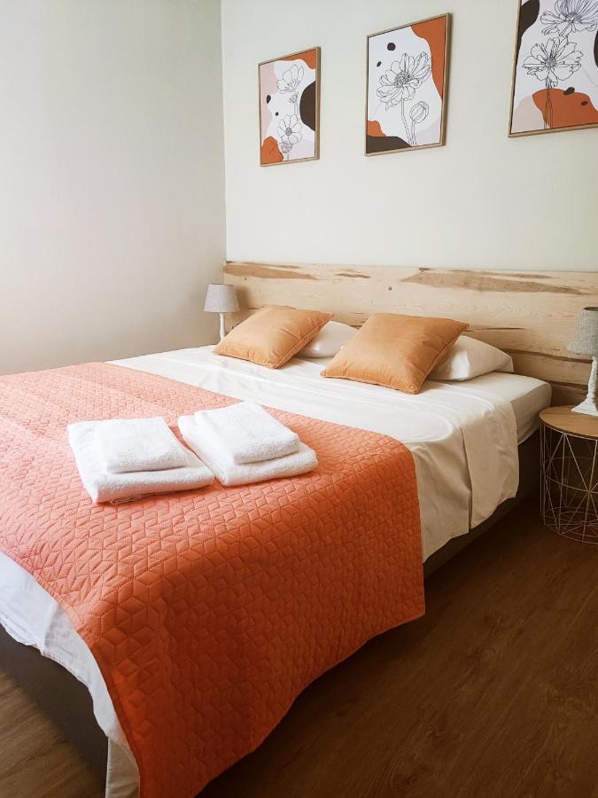 O. Li Apartment