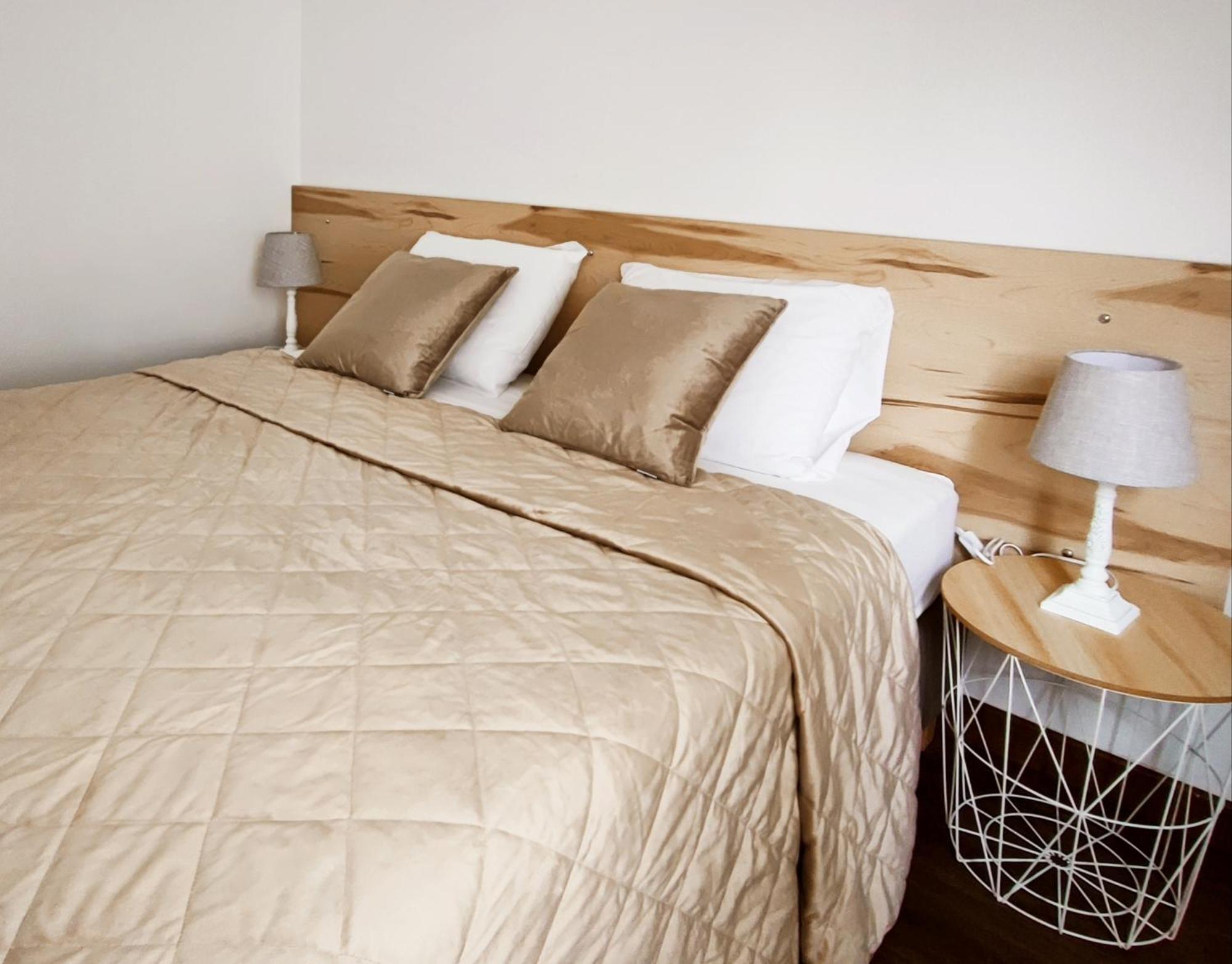 O. Li Apartment *
